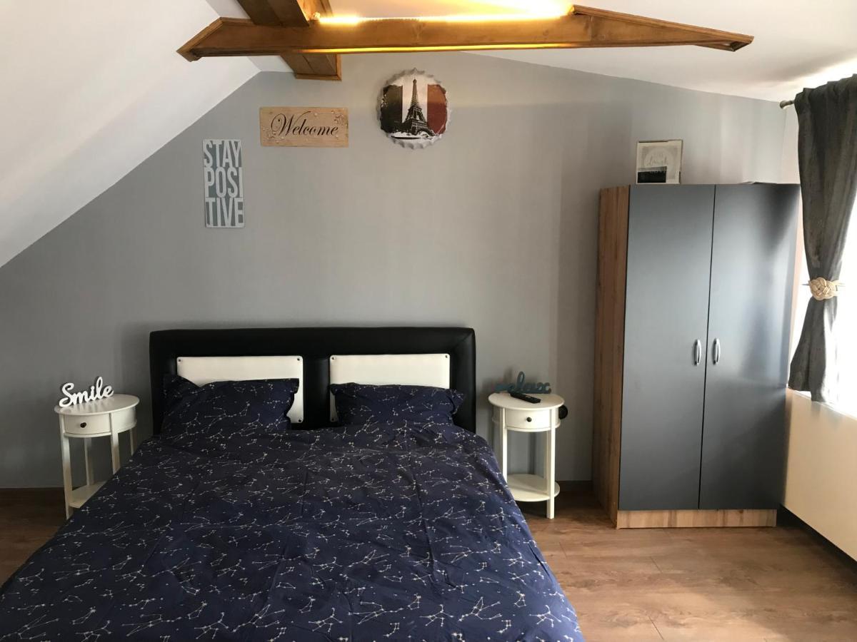 Garsoniera Delia Brasov Lägenhet Exteriör bild