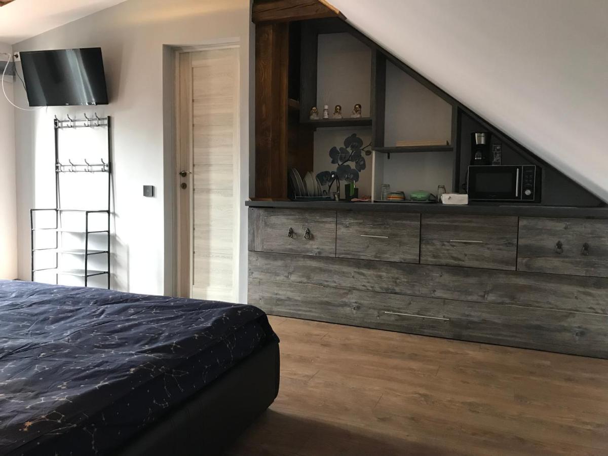 Garsoniera Delia Brasov Lägenhet Exteriör bild