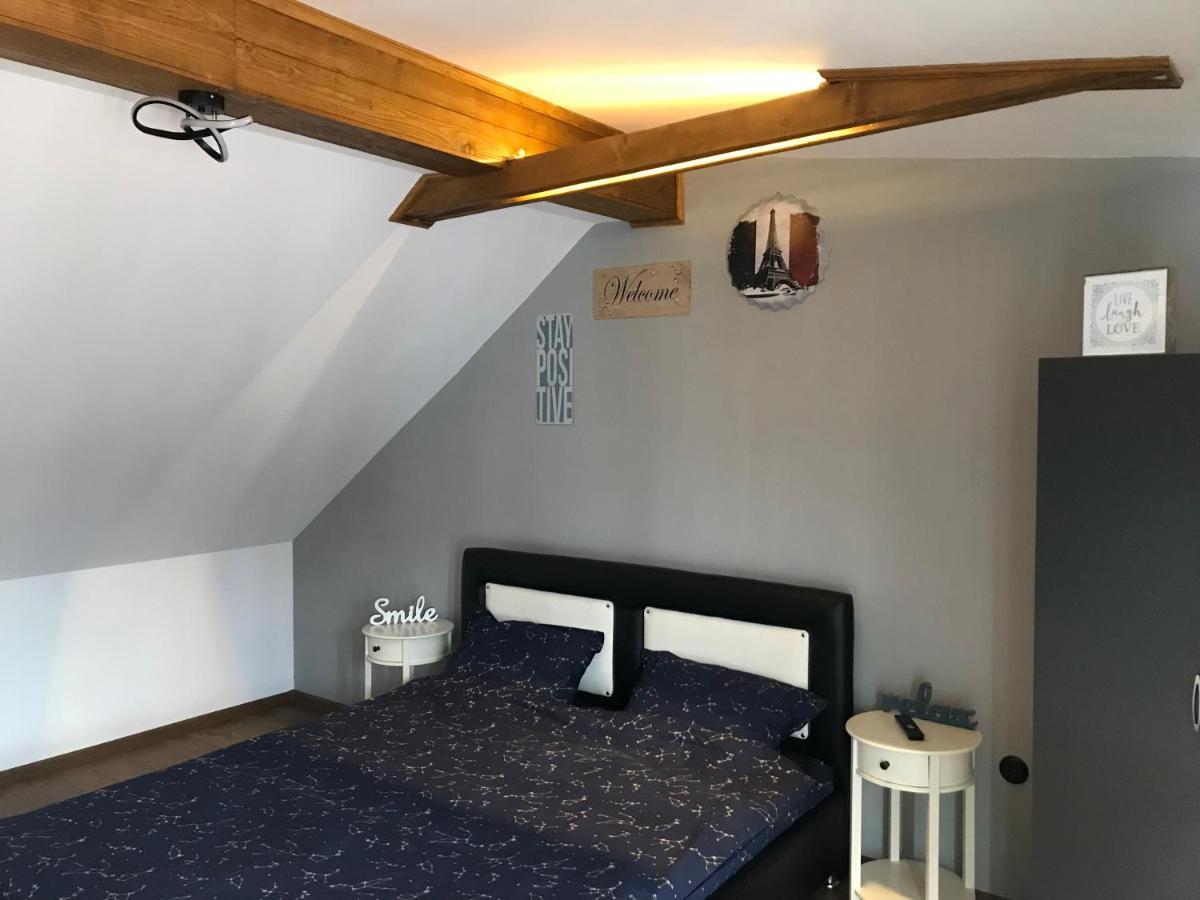 Garsoniera Delia Brasov Lägenhet Exteriör bild