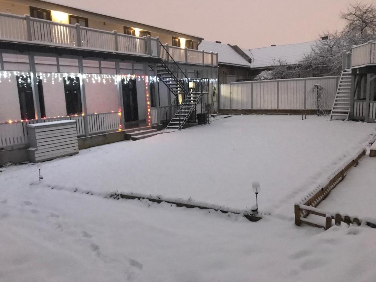 Garsoniera Delia Brasov Lägenhet Exteriör bild