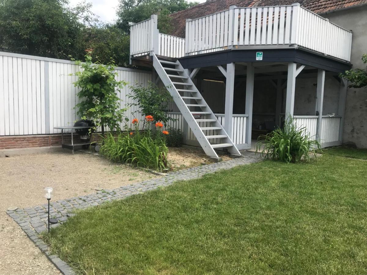 Garsoniera Delia Brasov Lägenhet Exteriör bild